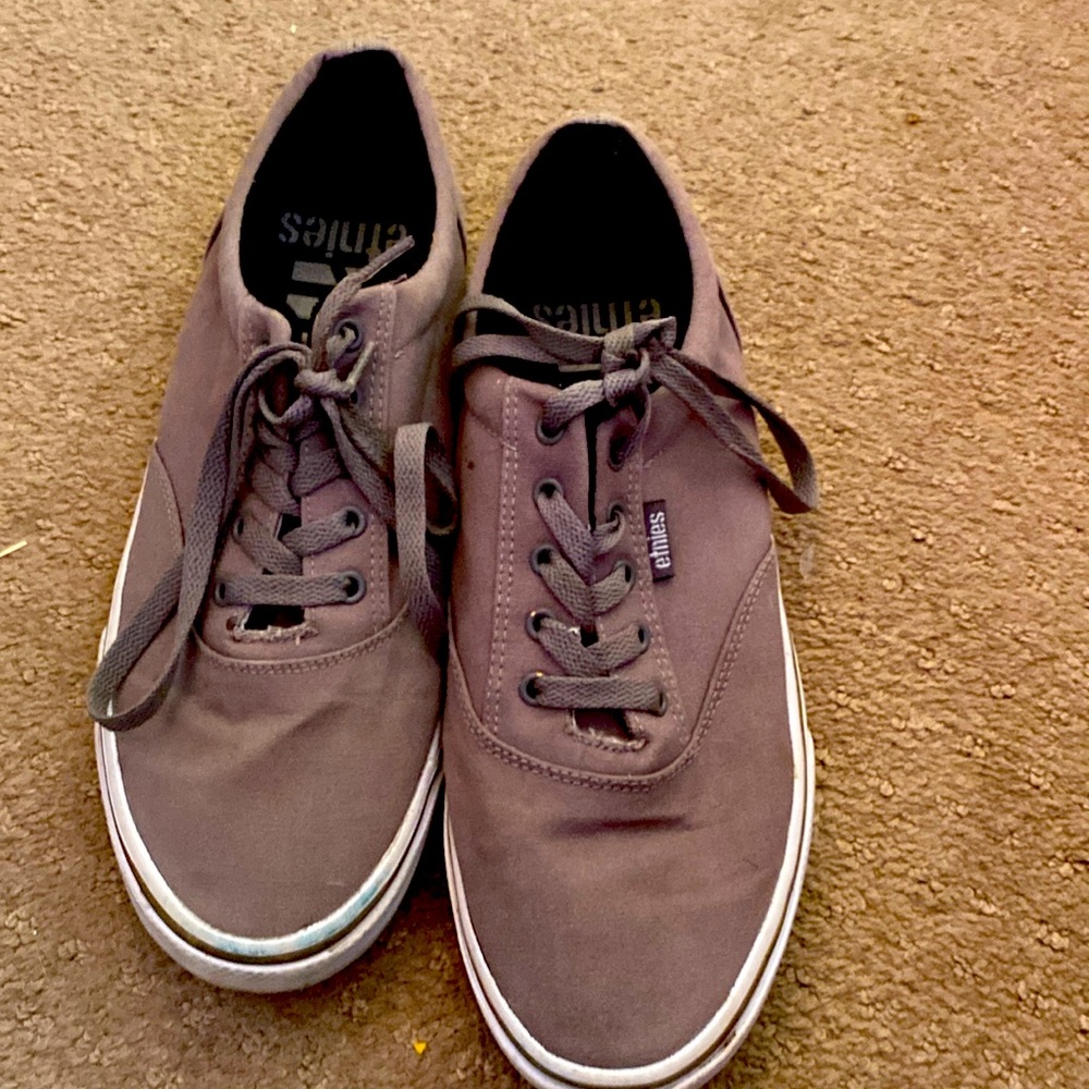 Grey 8.5 Ernie’s size shoes for men